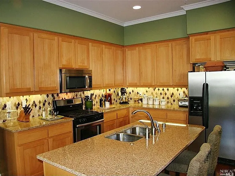 432 Lindberg Cir — Photo 6