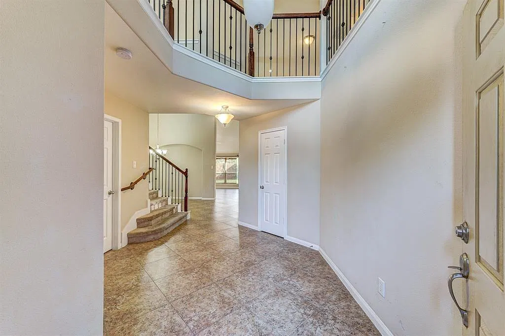 4 bed, 2.5 bath, 2689 sqft, $2,800 — Photo 1