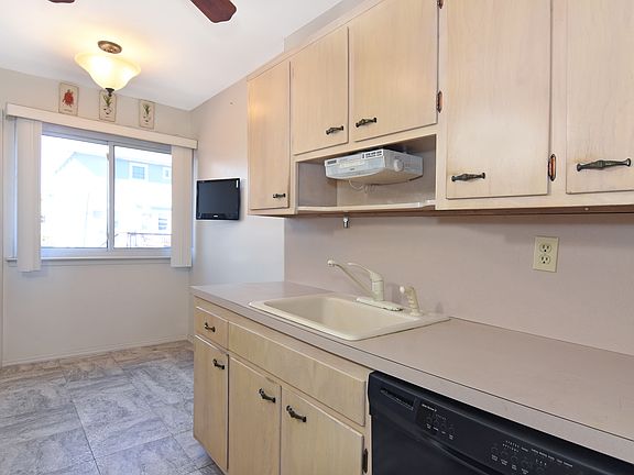 3rd image of 18 South Cir