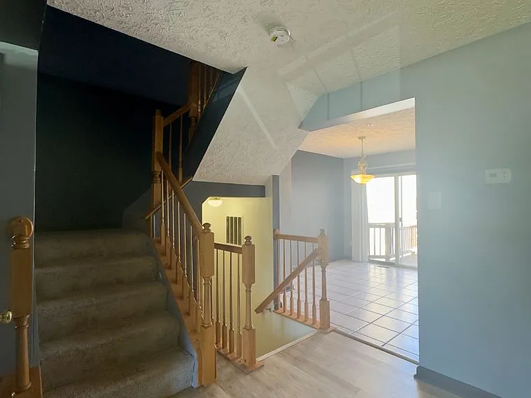 537 Macintosh Cir — Photo 4