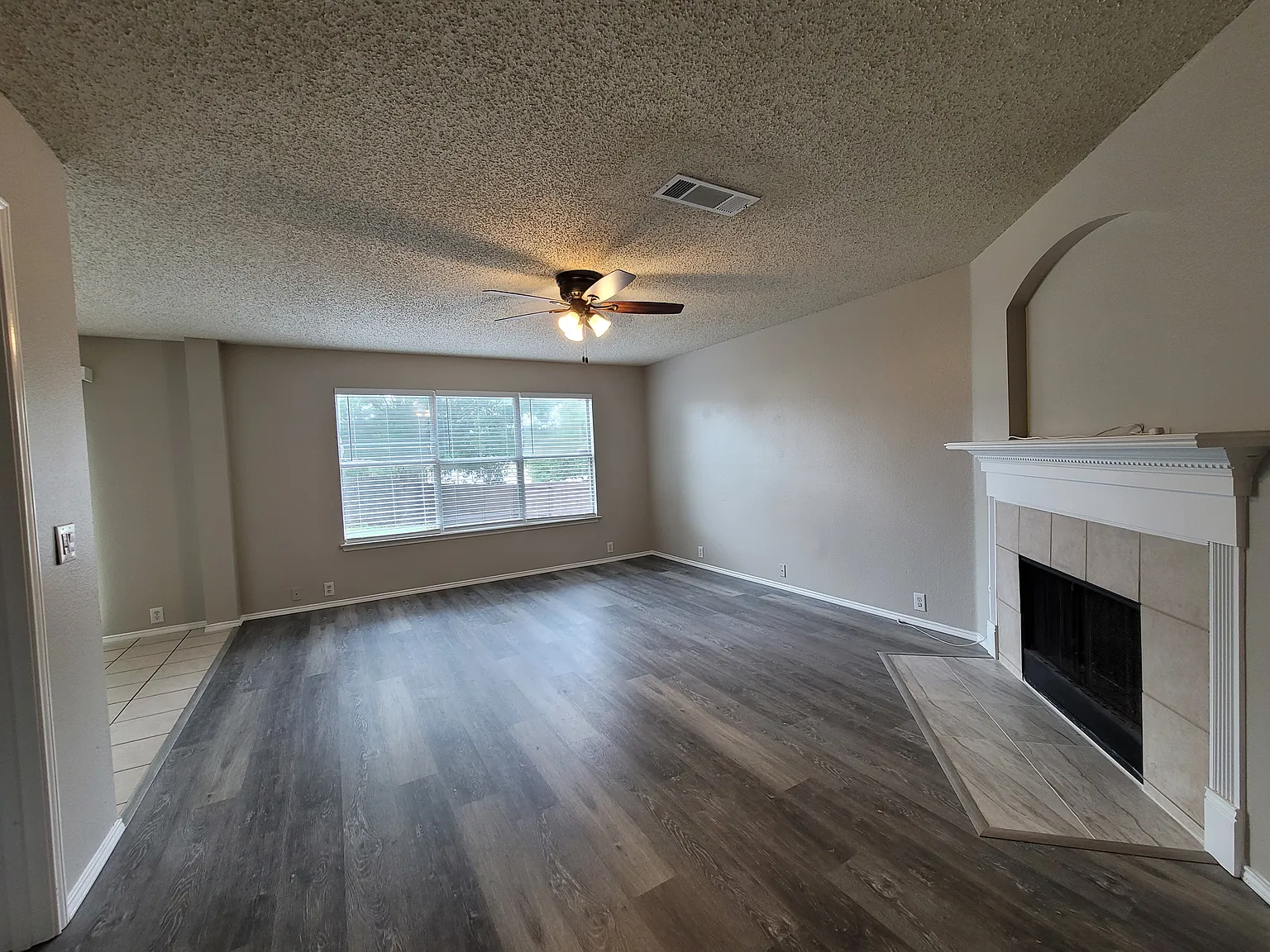 4 bed, 2.5 bath, 2428 sqft, $1,900 — Photo 4