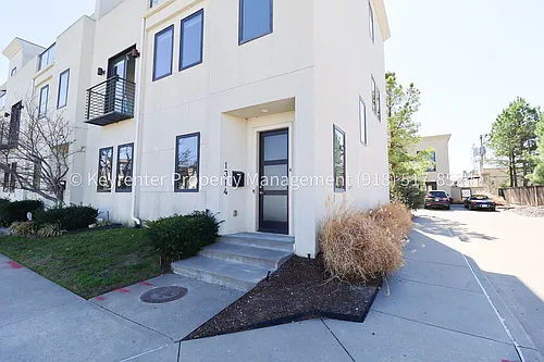 1314 E 35th Pl Photo 1