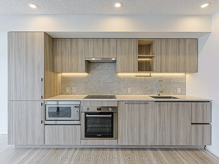17 Bathurst St #2707 — Photo 8