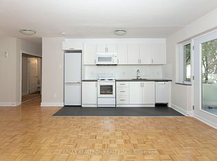 95 Lawton Blvd #202, Toronto, ON M4V 1Z8