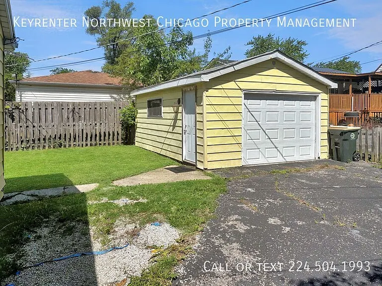912 Oakwood Dr — Photo 13