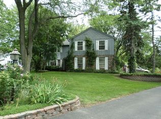 43 E Glenlake Ave, Roselle, IL 60172