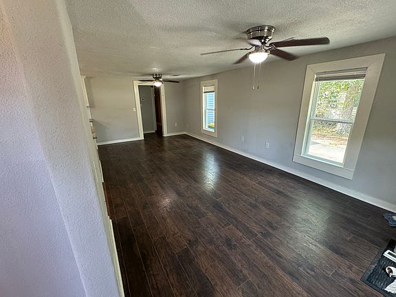 2nd image of 407 Wisteria St