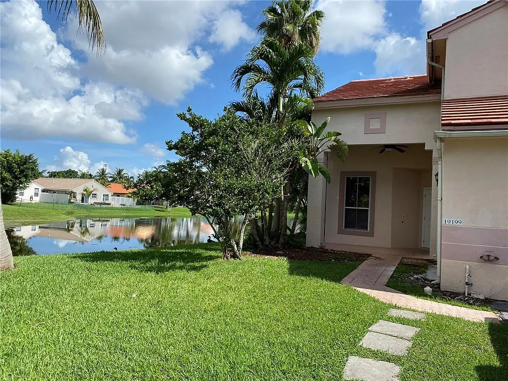 4 bed, 2.5 bath, 2166 sqft, $3,700 — Photo 2
