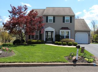 25 Indian Summer Drive, Holland, PA 18966