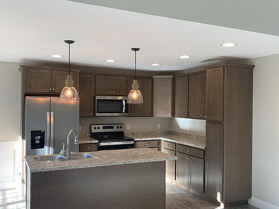 3rd image of 906 Laurel Meadows Way