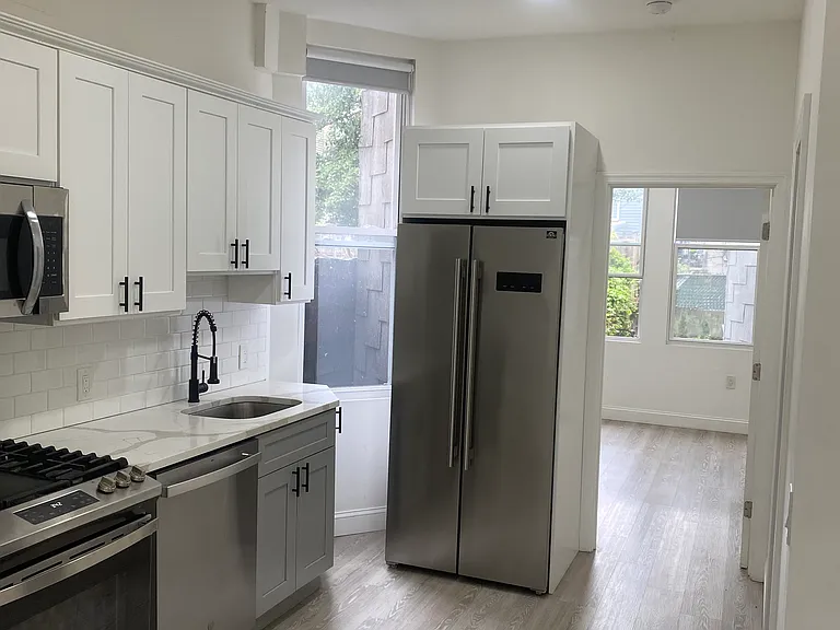 188 Manhattan Ave — Photo 11
