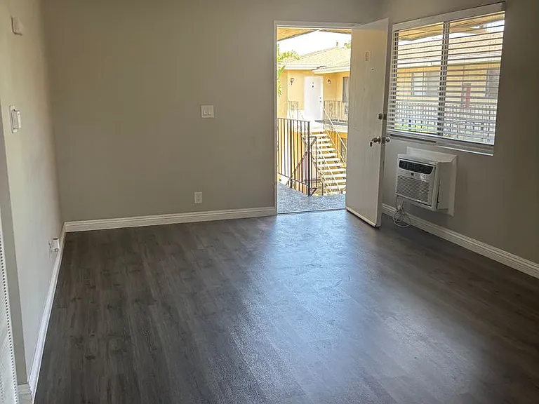 13425 Mulberry Dr — Photo 19