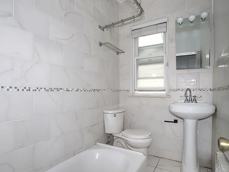 12 Romaine Ave — Photo 6