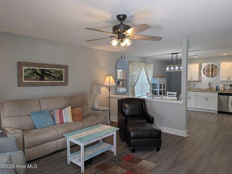 1086 Mille Ave — Photo 3