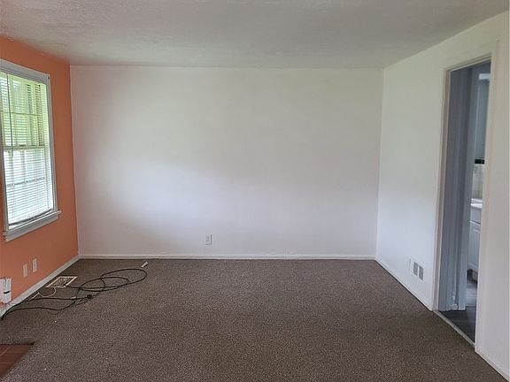 5th image of 2401 Rugby Rd