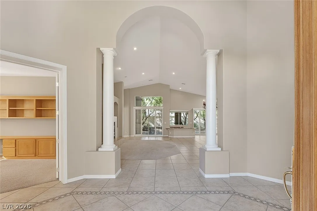 2 bed, 2.5 bath, 2951 sqft, $3,200 — Photo 4