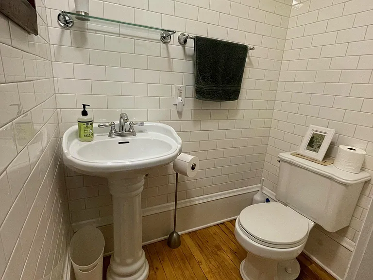 Upstairs 1/2 bath