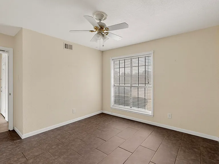 1025 Turtle Lake Blvd #111 — Photo 5