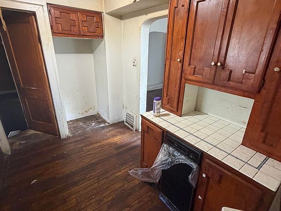 5th image of 3210 Central Dr