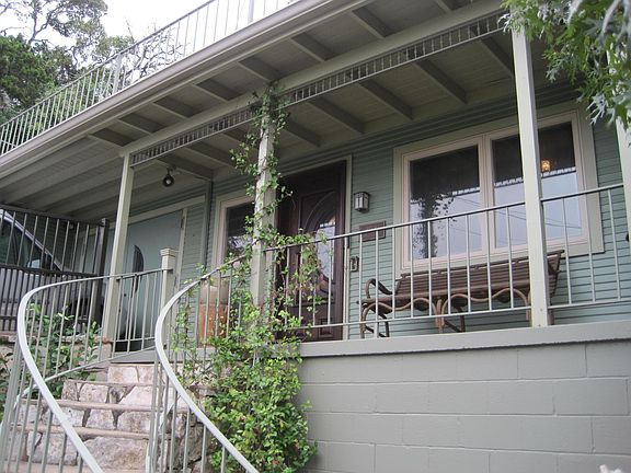 Front entry with steps up from the front interior patio.