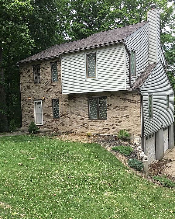 Brick and vinyl exterior 