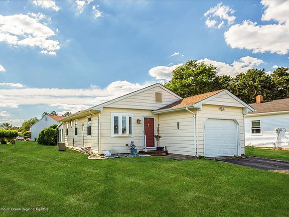 3rd image of 7 Redhook Bay Dr