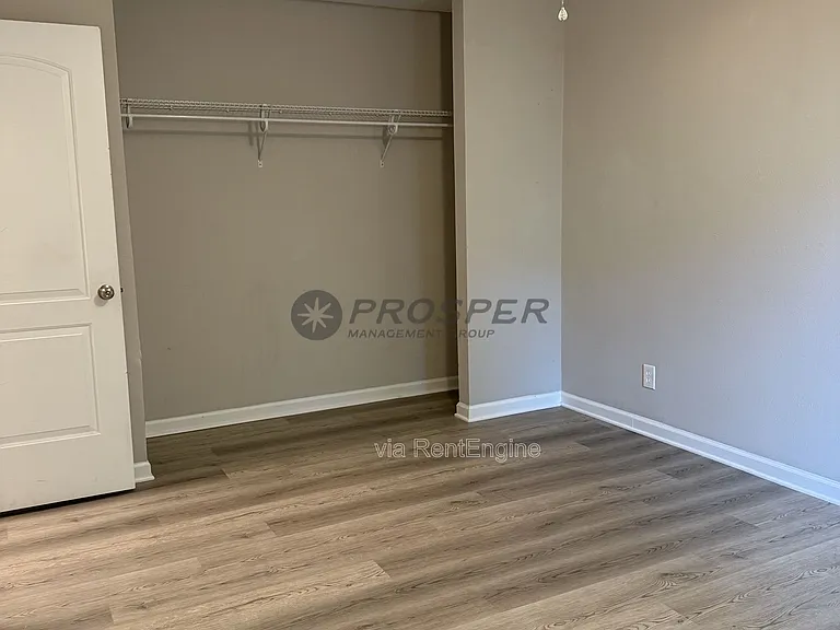 1047 Oakcrest Dr — Photo 19