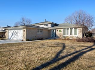 9S230 Florence Ave, Downers Grove, IL 60516