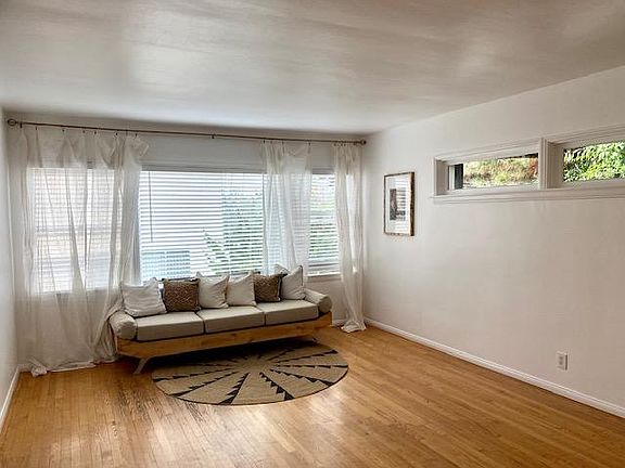 4th image of 902 California Ave #D