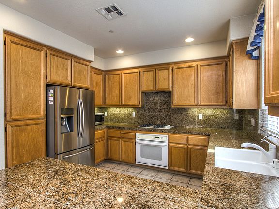 5th image of 125 Elderberry Ln