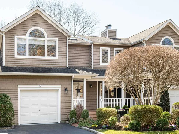 13 Kettle Hole Rd, Manorville, NY 11949