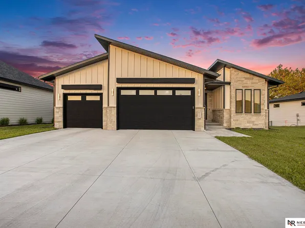 6320 S 90th St, Lincoln, NE 68526