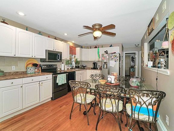 3rd image of 20 Lonscreek Pl