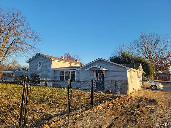5th image of 600 S School St