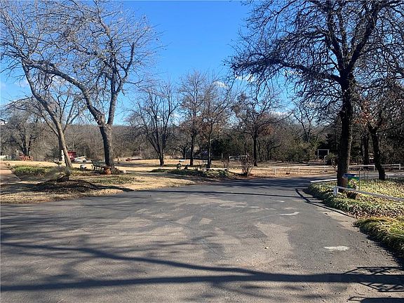 3rd image of 307 Hoffman Dr