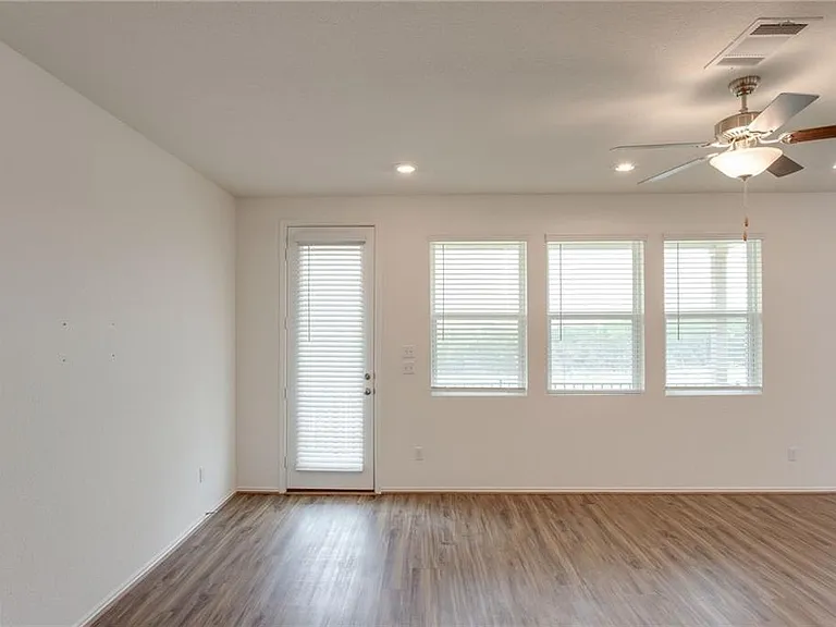 224 Montauk Loop — Photo 10
