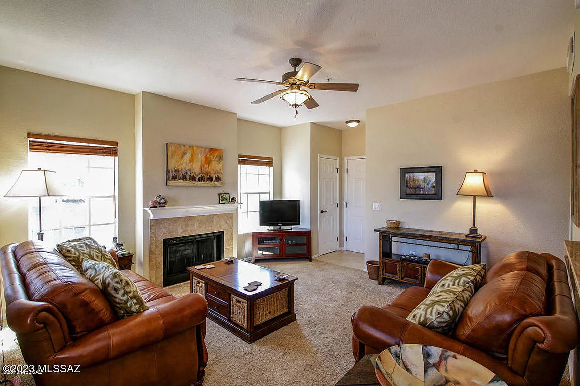 2 bed, 2.0 bath, 1307 sqft, $2,500 — Photo 3