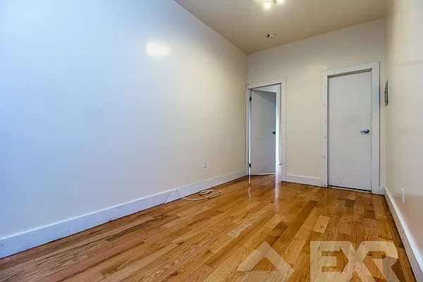 Rented by EXR | media 4