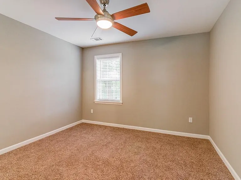 567 Ashburton Ave — Photo 13