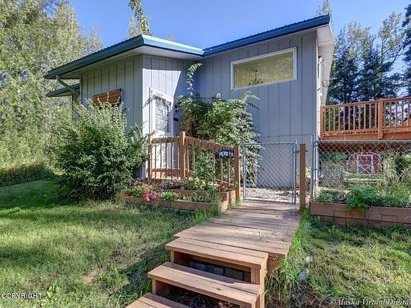 3rd image of 2205 S Old Timber Cir