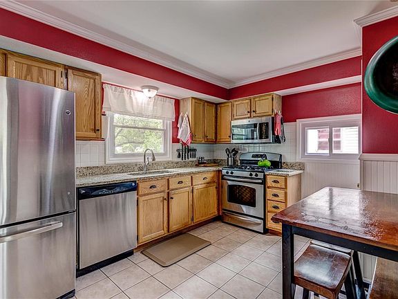 4th image of 205 S Saint Jacques St