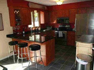 82 Ramsey Cir, Minneapolis, MN 55413