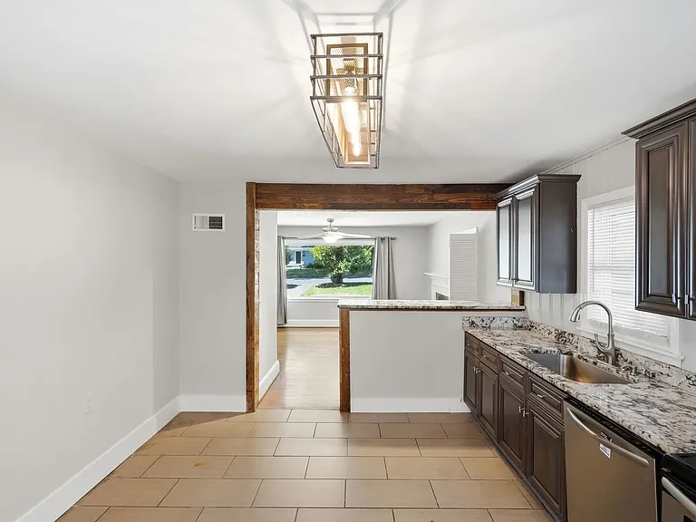 1230 Roanoke Ave — Photo 18