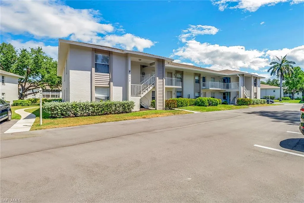 3 bed, 2.0 bath, 1350 sqft, $2,300 — Photo 1