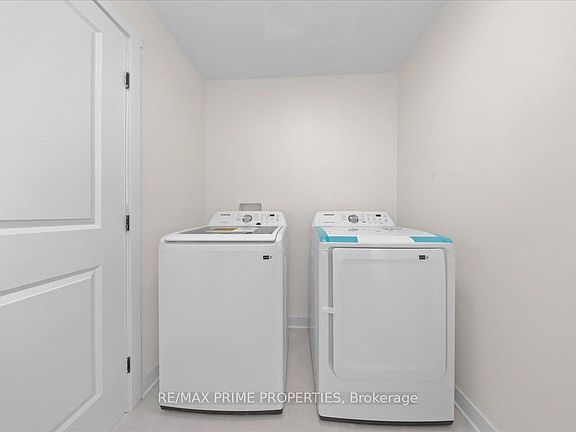 5th image of 207 Carillon St