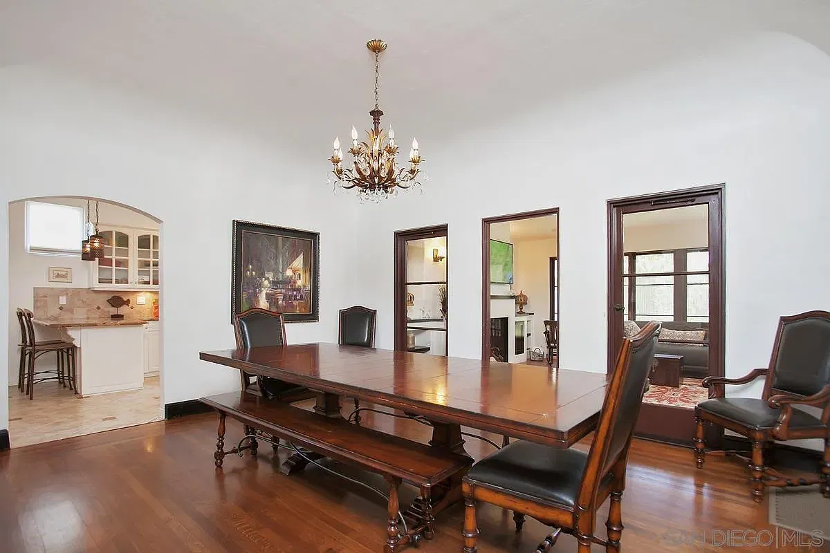 4 bed, 3.5 bath, 3680 sqft, $12,000 — Photo 4