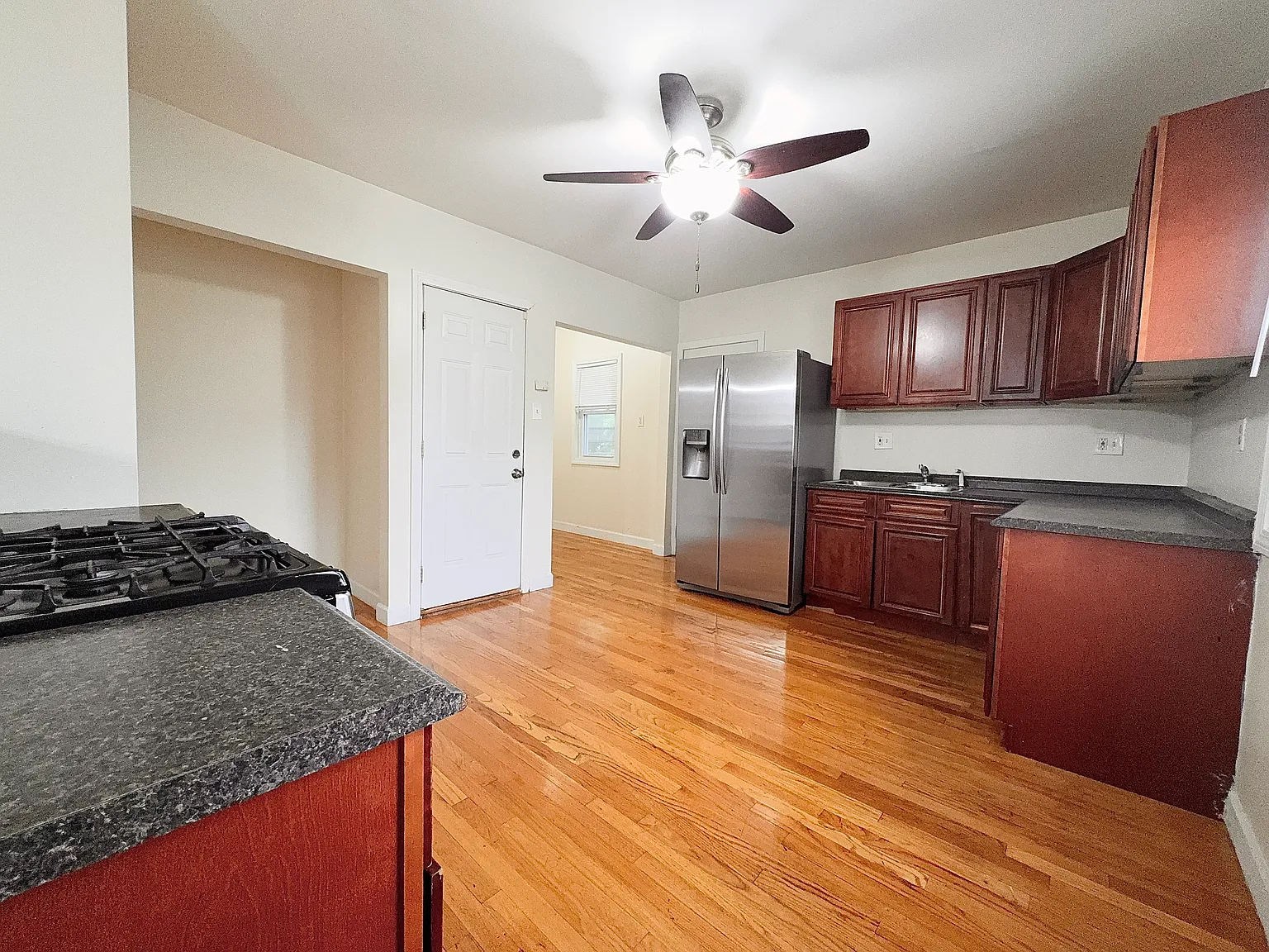 3 bed, $2,000 — Photo 2