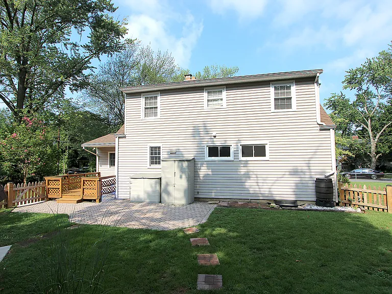 2204 Luzerne Ave — Photo 17