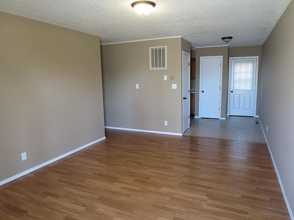 3rd image of 310 W 9th St APT 3