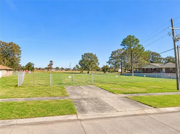 2220 Colombo Dr, Harvey, LA 70058